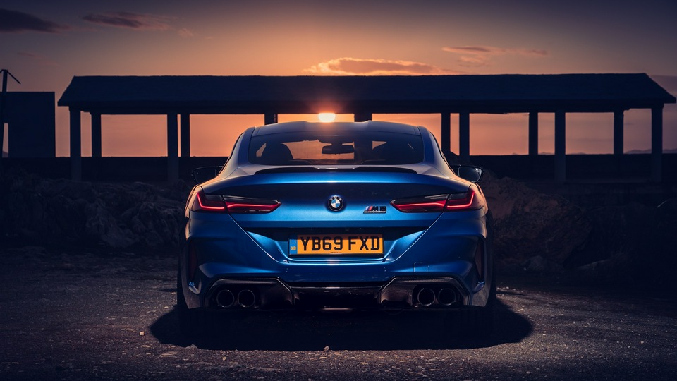 2020 BMW M8 Competition Вид сзади 5k