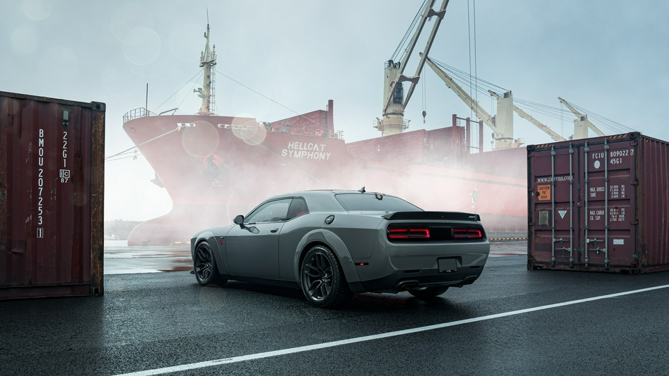 Dodge Challenger 4k сзади