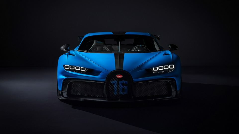 Передняя часть Bugatti Chiron Pur Sport 2020