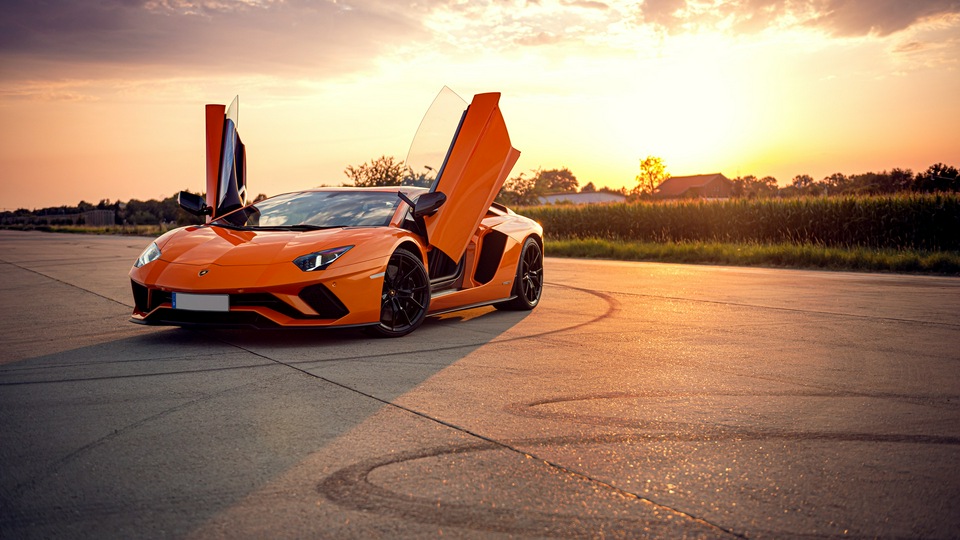 Оранжевый Lamborghini Aventador 4k