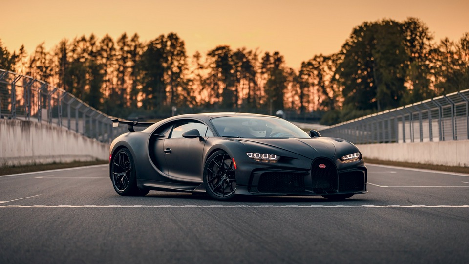 Черный Bugatti Chiron Pur Sport 5k