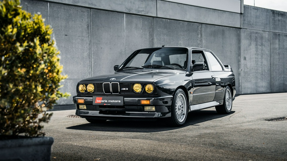 BMW M3 E30 3 серии Черное купе