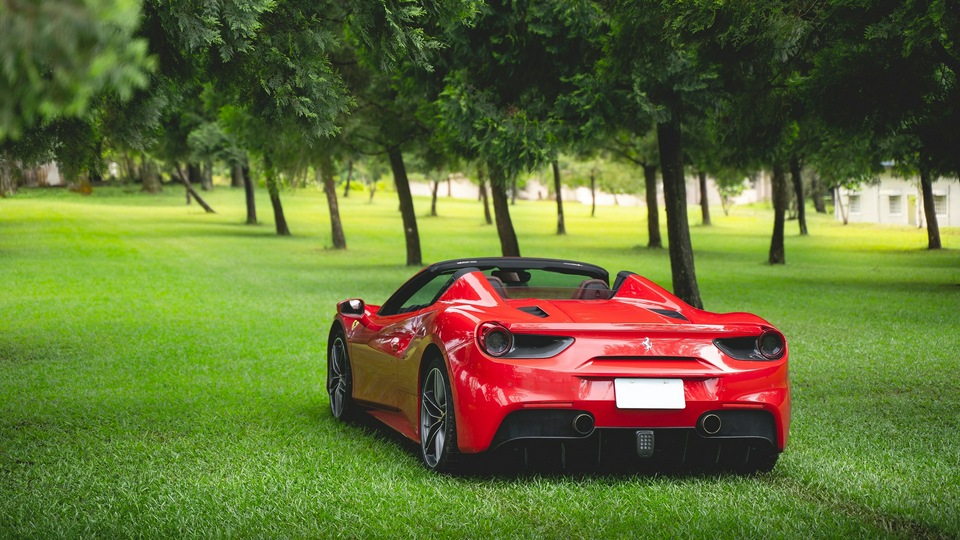 Ferrari 488 Spider Roadster 5k