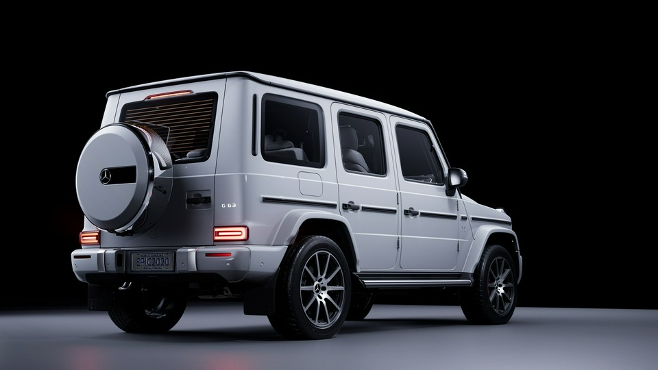 Белый Mercedes Benz G 63 Сзади