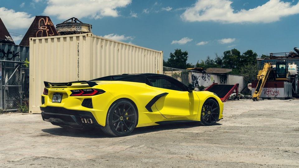 Желто-черный Corvette C8 Vossen 8k