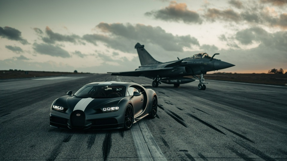 Bugatti Chiron и Dassault Rafale Marine Jet 8k