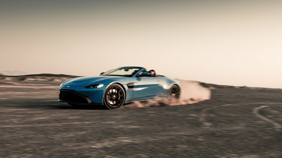 Родстер AstonMartin Vantage 2021 года выпуска