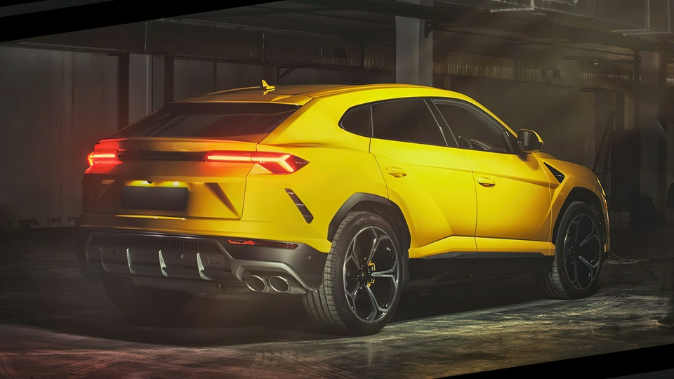 Желтый Lamborghini Urus Студийный вид сзади 4k