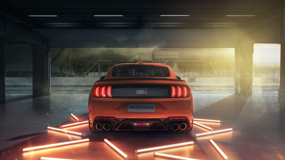 2021 Ford Mustang Mach 1 сзади