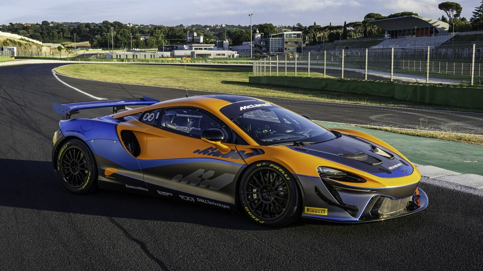 2022 McLaren Artura GT4