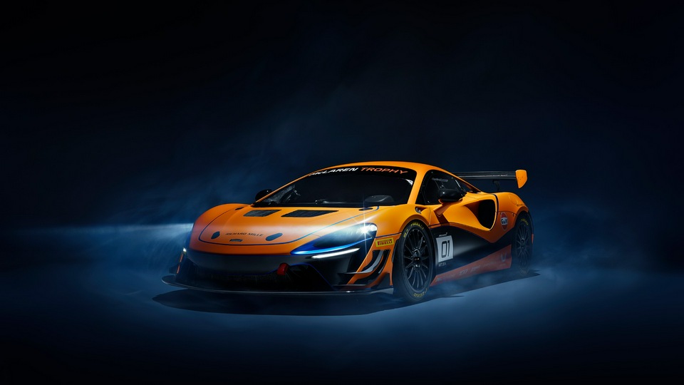 2022 McLaren Artura Trophy 8k