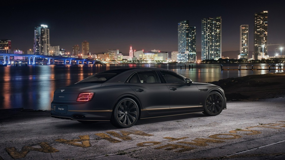 Bentley Flying Spur Hybrid 5k