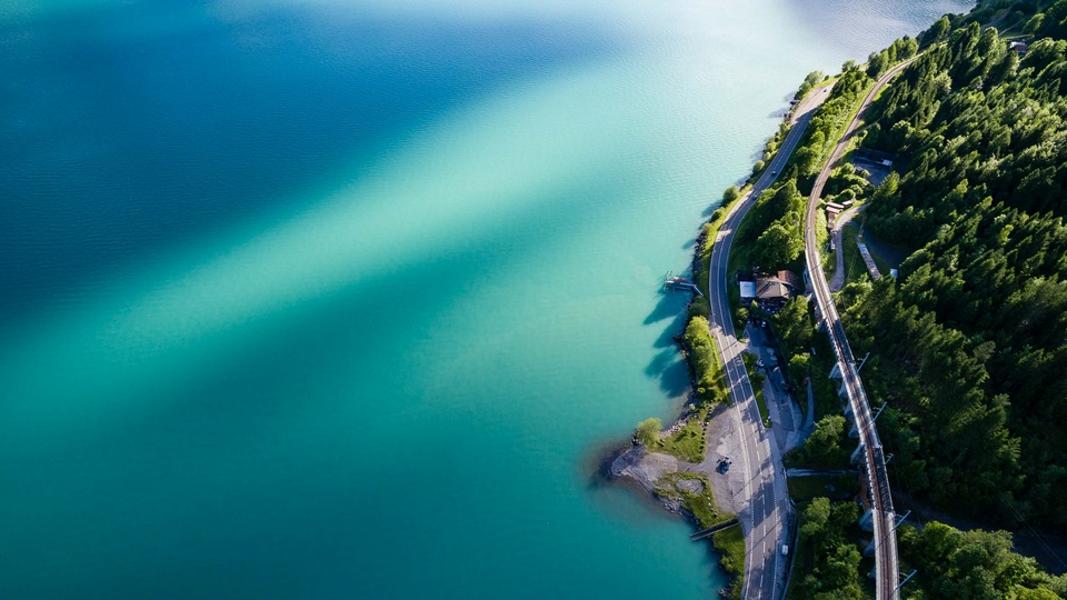 Пейзаж Дорога Вода Деревья 4k