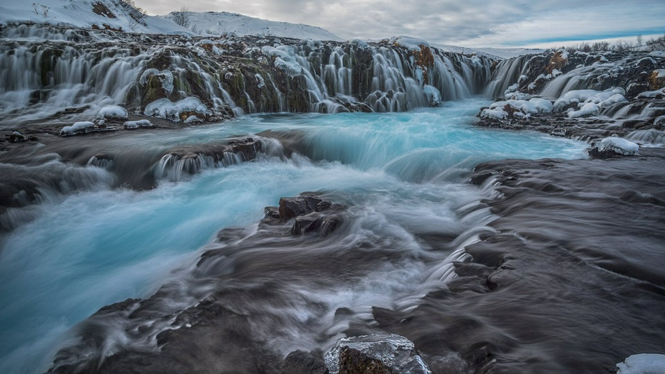 Водопад Зимняя замерзшая скала 8k