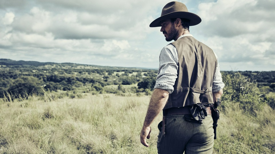 Сын показывает по телевизору