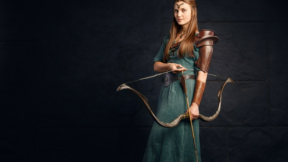 Девушка-лучница