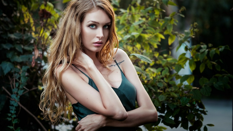 Портрет девушки с голубыми глазами