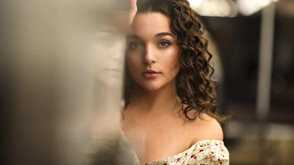 Завиток Брюнетки Глубина резкости