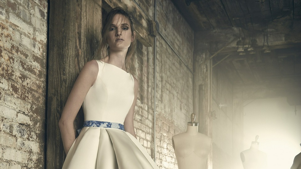 Модель в платье Саре Нури