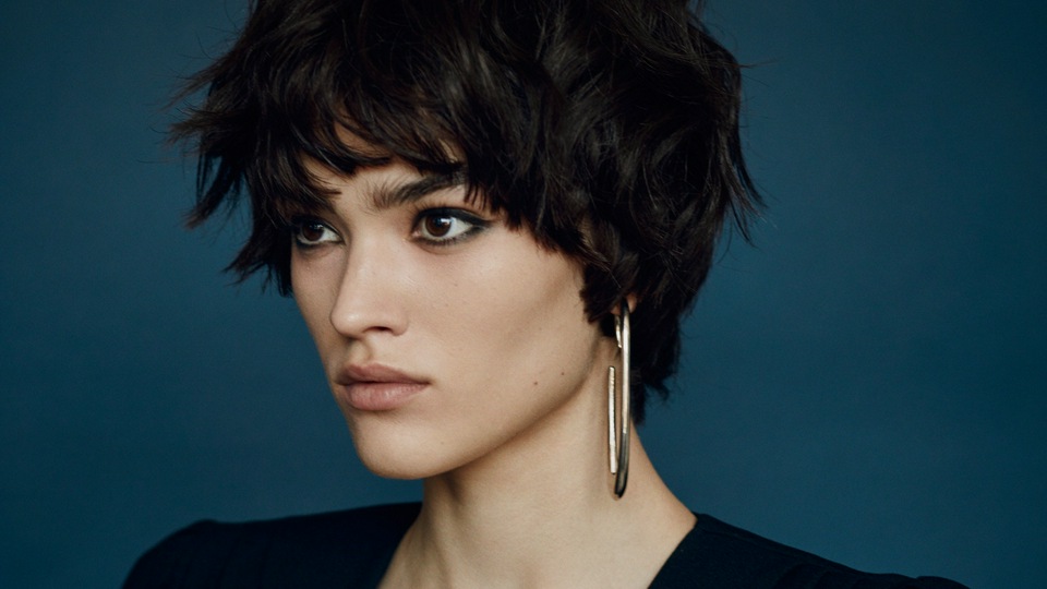 Девушка с короткими волосами 5k