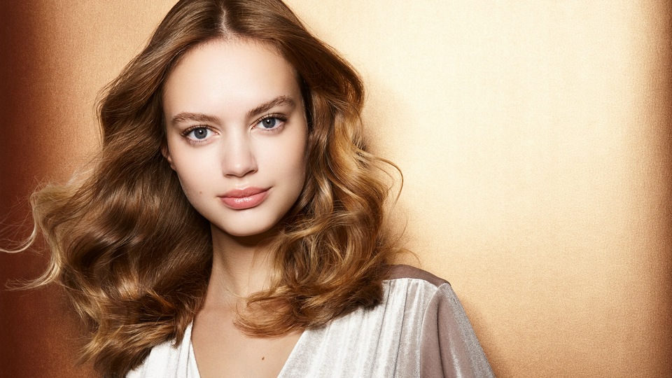 Фотосессия модели со светлыми волосами