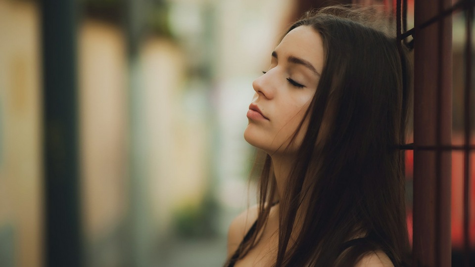 Девушки закрыли глаза 4k