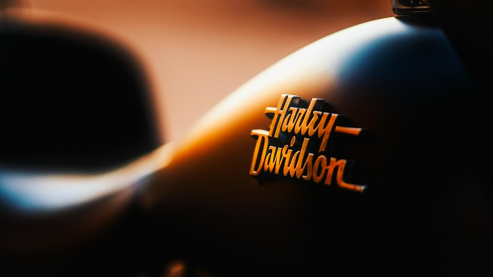 Велосипед с логотипом Harley Davidson