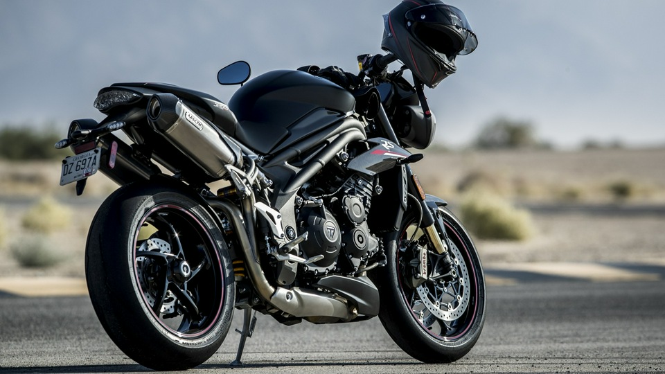 2018 Triumph Speed Triple 1050 RS сзади