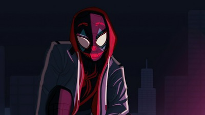 Мальчик в толстовке с капюшоном Человека-паука