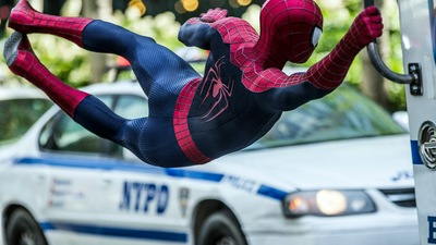 Человек-Паук прыгает в Банку