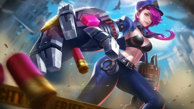 Девушка-полицейский с жучковым пистолетом 4k