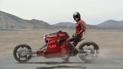 Современная девушка-байкер