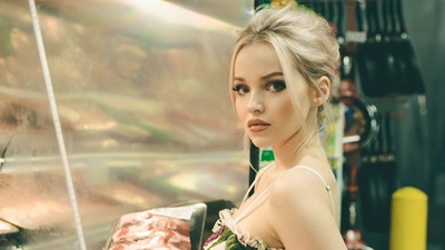 Журнал Dove Cameron 1883 4k