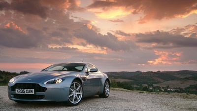 Aston Martin Vantage 2