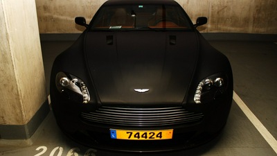 Матовый вид Aston Martin Vantage