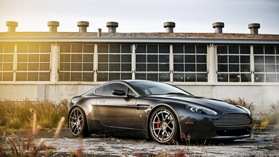 Автомобиль Aston Martin Vantage