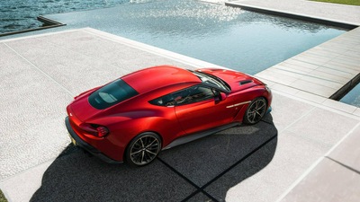 Спортивный автомобиль Aston Martin Vanquish