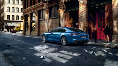 Porsche Panamera Синий