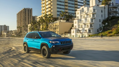 Внедорожник Jeep Cherokee Trailhawk 2019 года выпуска