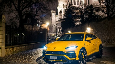 Желтый Lamborghini Urus 2018