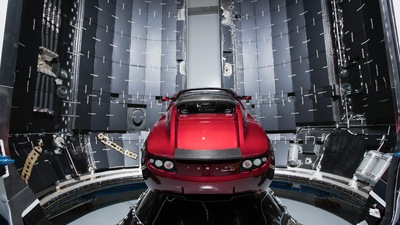 Space X Tesla Roadster в ожидании Космоса