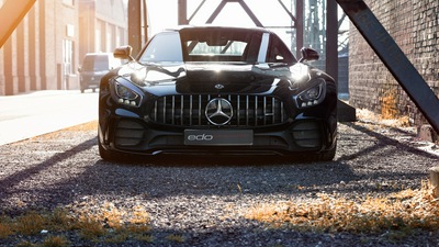 Соревнование в Эдо Mercedes AMG GTR