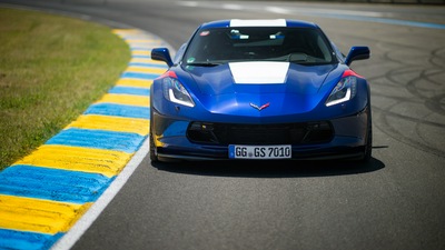 Chevrolet Corvette Grand Sport Спереди