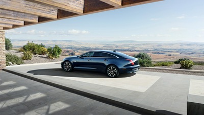 2018 Jaguar XJ50 LWB сзади