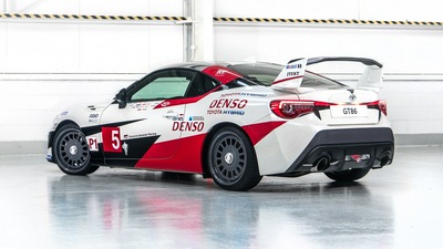 Toyota GT86 Tribute Toyota TS050 Hybrid 2018 Сзади