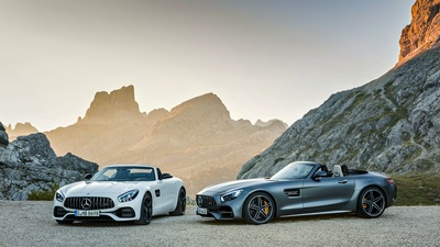 Белый и серебристый Mercedes Benz AMG GT