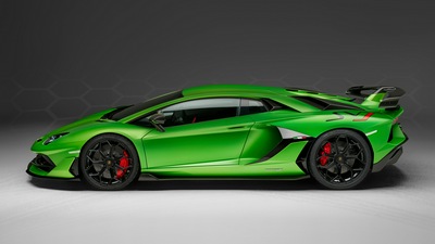 2018 Lamborghini Aventador SVJ Вид сбоку