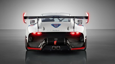 2018 Porsche 935 Сзади