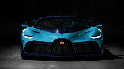 Светло-голубой Bugatti Divo