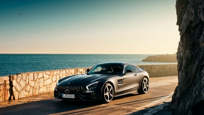 Черный Mercedes Benz Amg GT